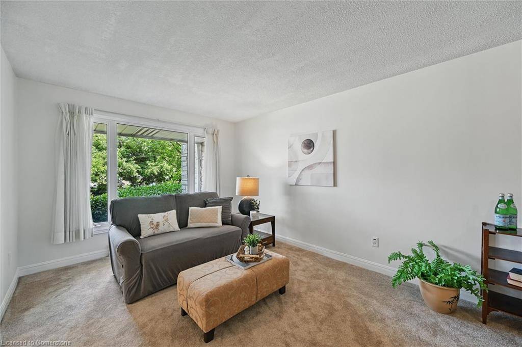 Burlington, ON L7P 3A6,2066 Brant Street #3