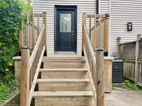 Thorold, ON L2V 2A3,12 Carleton Street N