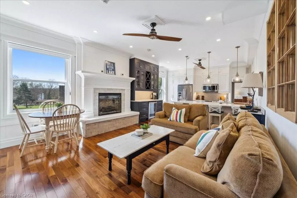 Lake Of Bays, ON P0B 1A0,12 Bigwin Island Road #202/206