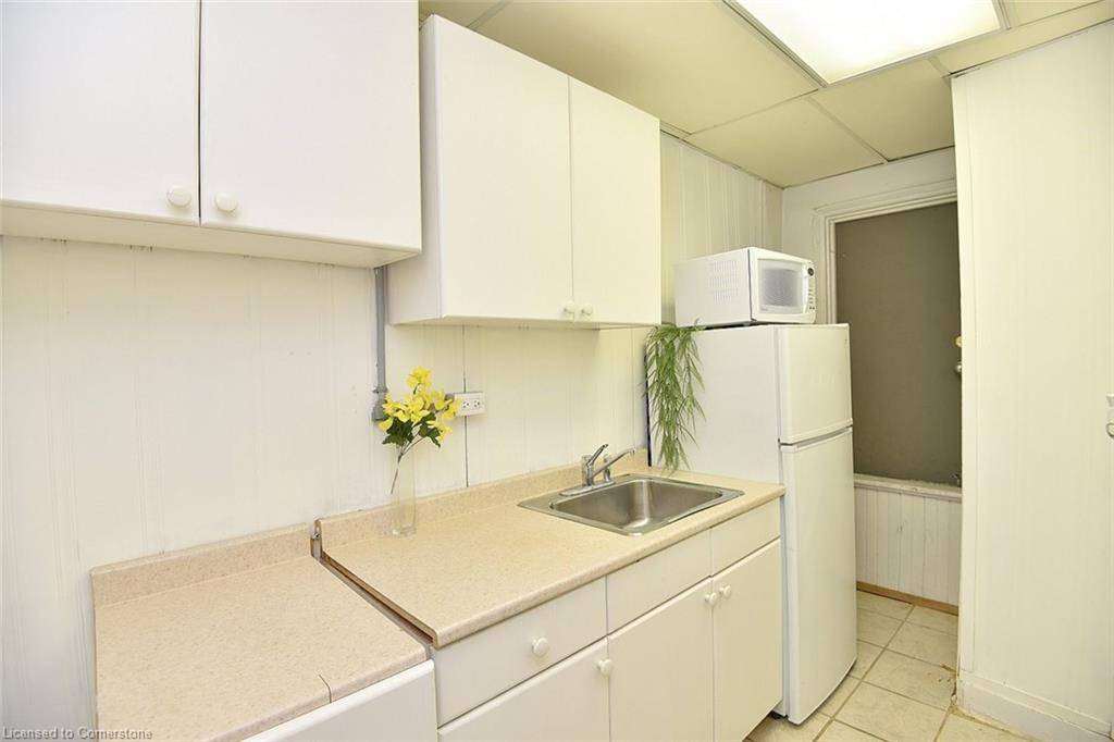 Hamilton, ON L8P 1J7,275 Main Street W