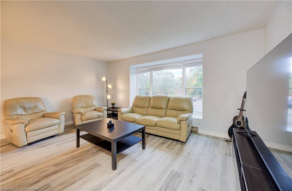 Kitchener, ON N2N 1J4,19 Hillbrook Crescent