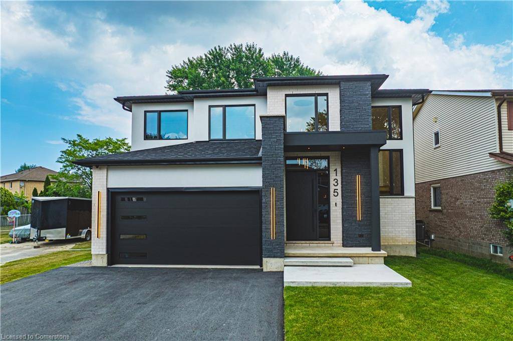 135 Eleanor Avenue, Hamilton, ON L8W 1C7