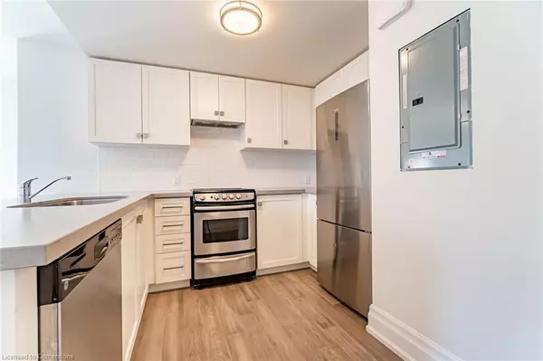 Mississauga, ON L5E 1C7,760 Lakeshore Road E #202