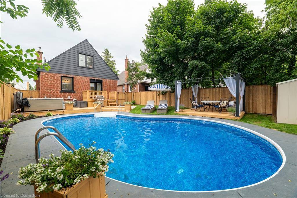 220 Holmesdale Avenue S, Hamilton, ON L8K 3M7