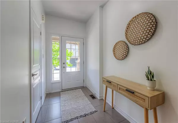 Waterdown, ON L8B 0X1,215 Dundas Street E #38