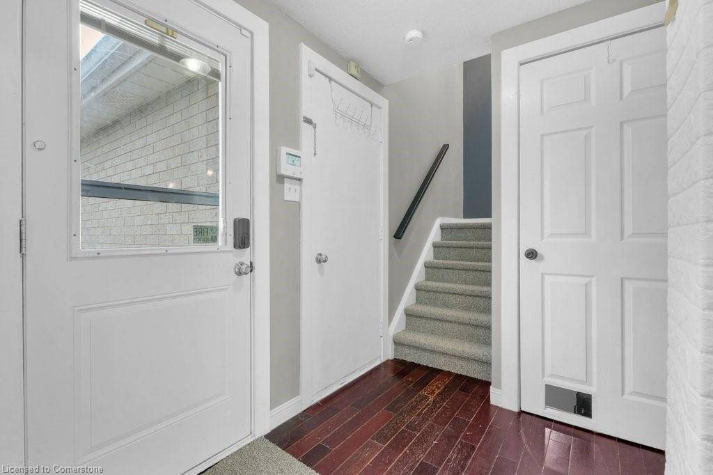 Kitchener, ON N2M 5J4,18 Camrose Court