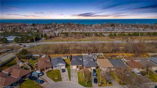 Grimsby, ON L3M 4Y7,84 Sandra Crescent