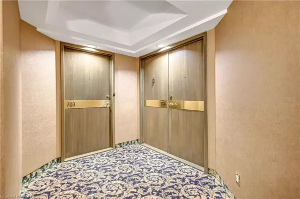 Mississauga, ON L5L 5S4,1800 The Collegeway #704