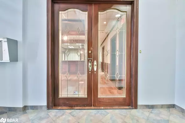 Orillia, ON L3V 4R6,19 Front Street N