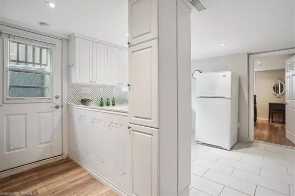 Hamilton, ON L8T 4K6,59 Birchcliffe Crescent #Lower