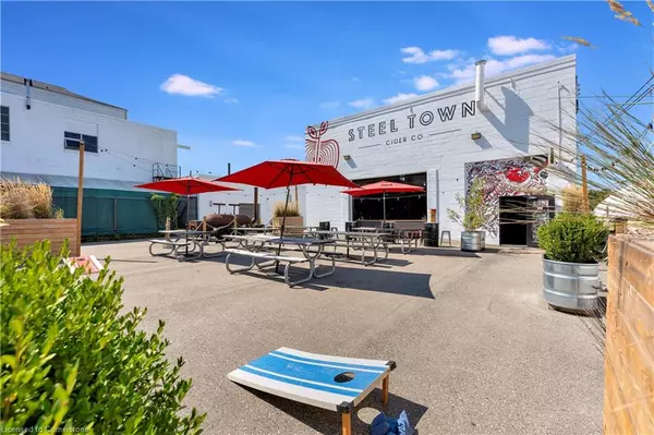 Hamilton, ON L8P 2B6,150 Chatham Street #144