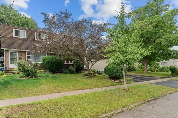 Guelph, ON N1H 5W3,19 Plymouth Court