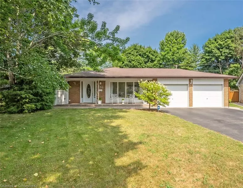 231 Barrymore Court, Burlington, ON L7T 1B7