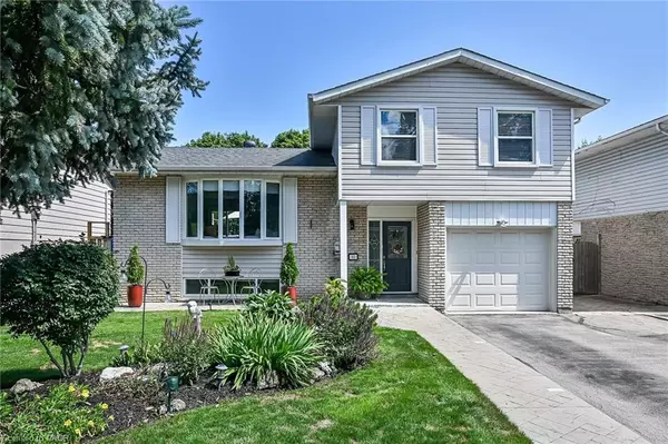 92 Osborne Crescent, Oakville, ON L6H 1G1