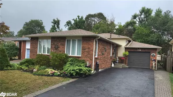 114 Chieftain Crescent, Barrie, ON L4N 6J3