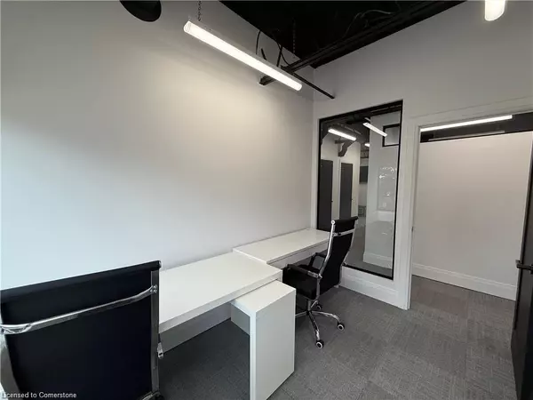 Hamilton, ON L8H 5X2,156 Parkdale Avenue N #117