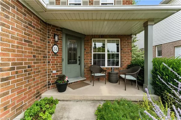 Waterdown, ON L0R 2H5,51 Strathroy Crescent