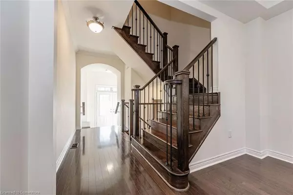 Oakville, ON L6M 0S2,2453 Village Common