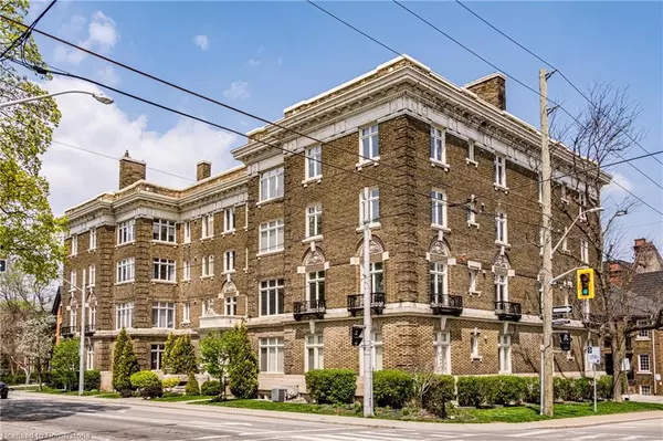 Hamilton, ON L8P 2G7,86 Herkimer Street #13
