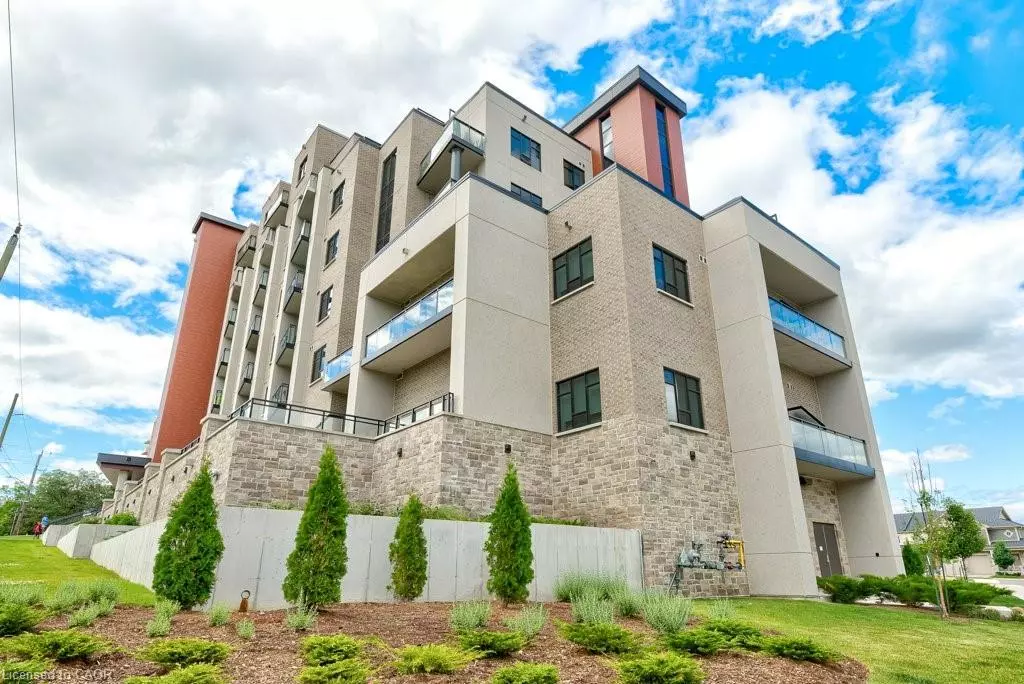 Waterdown, ON L0R 2H4,30 Hamilton Street S #407