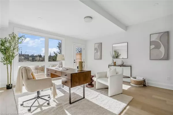 Oakville, ON L6L 0H9,138 East Street #5