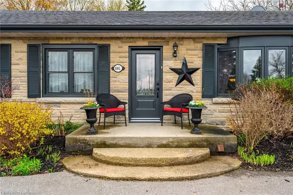 681 8 Highway, Hamilton, ON L0R 1X0