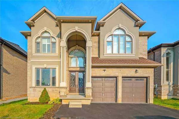 7 Riesling Court, Hamilton, ON L8G 0B4