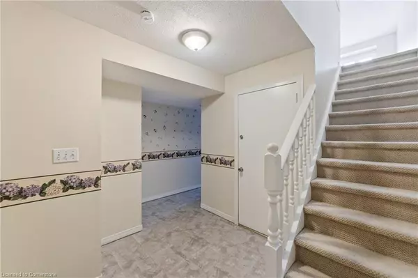Burlington, ON L7S 2H7,895 Maple Avenue Avenue #101
