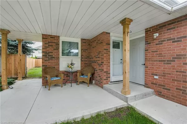 Cambridge, ON N1T 1T8,136 Fairgreen Close