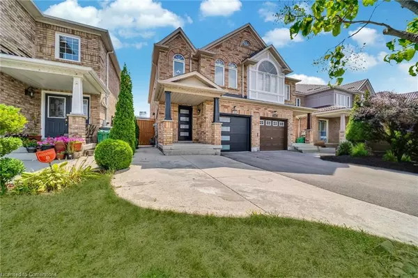562 Orange Walk Crescent, Mississauga, ON L5R 0A3