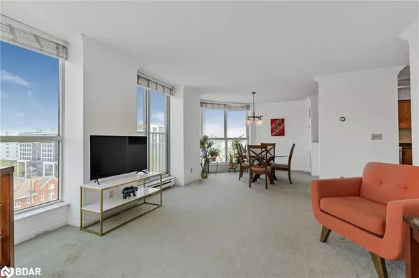 Barrie, ON L4M 6H1,150 Dunlop Street E #811