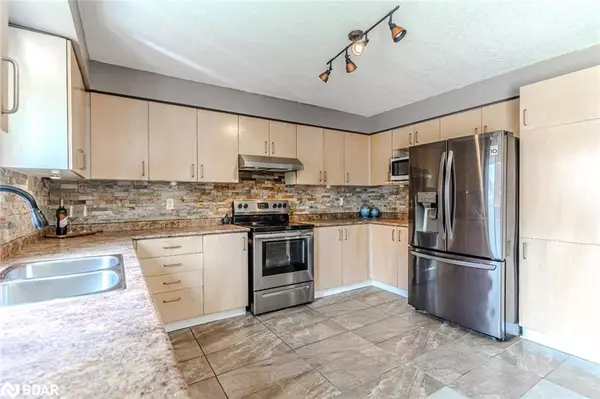 Barrie, ON L4M 7A9,9 Buggs Gate