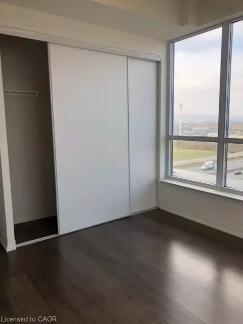 Grimsby, ON L3M 0G3,560 North Service Road #801