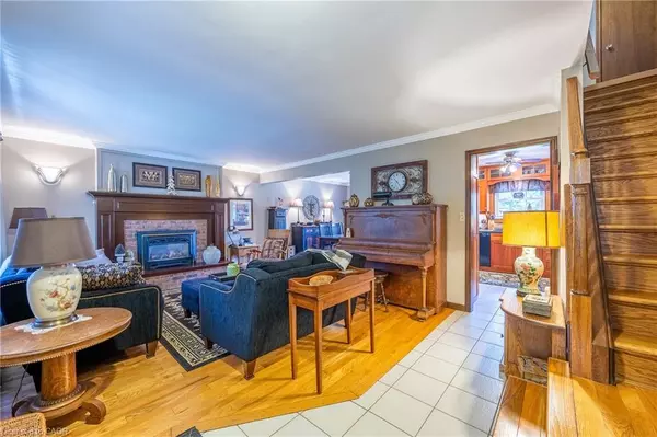 Waterford, ON N0E 1Y0,143 St James Street S