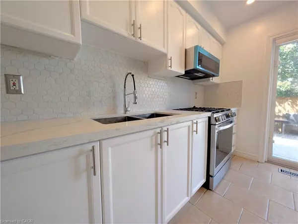 Stoney Creek, ON L8J 3Z3,39 Pinewoods Drive #5