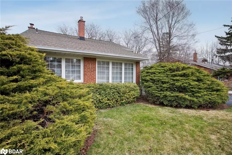 123 Vista Drive, Mississauga, ON L5M 1W2