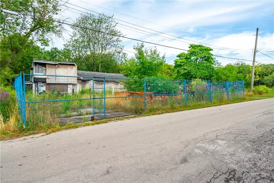 74 Best Avenue, Dundas, ON L9H 5W1