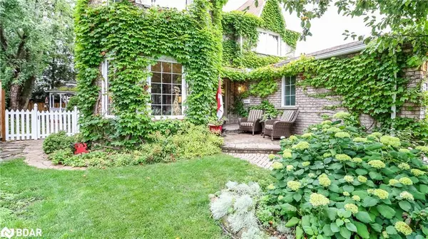 Barrie, ON L4N 7A4,12 Gordon Court