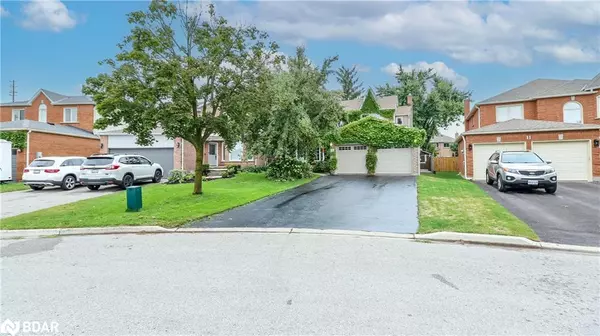 12 Gordon Court, Barrie, ON L4N 7A4