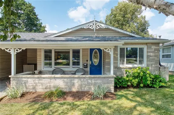 661 Glen Forrest Boulevard, Waterloo, ON N2L 4K4