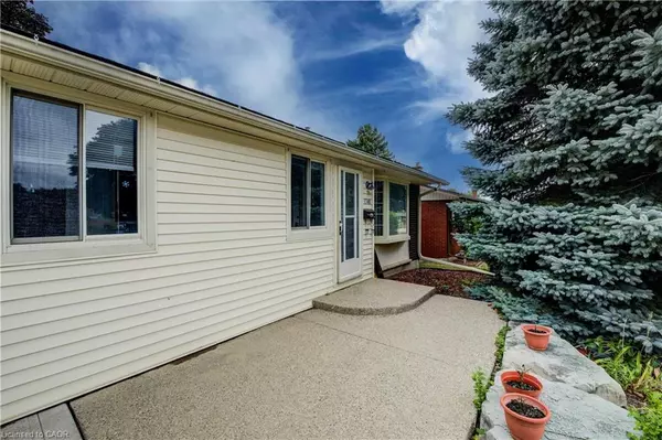 Cambridge, ON N3H 2S5,1740 Holley Crescent