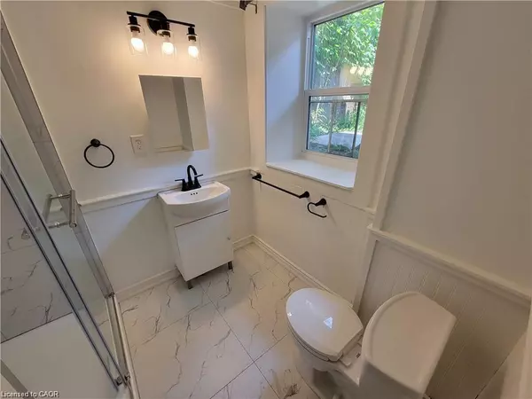 Hamilton, ON L8L 5C3,98 West Avenue N #Lower