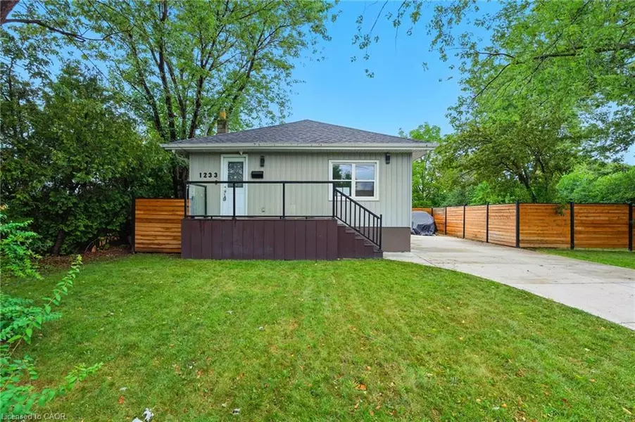 1233 Coric Avenue, Burlington, ON L7R 3S4