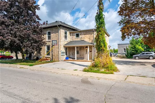 Cambridge, ON N1R 3C9,81 Water Street S #4