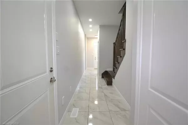 Stoney Creek, ON L8E 0J4,98 Shoreview Place #6