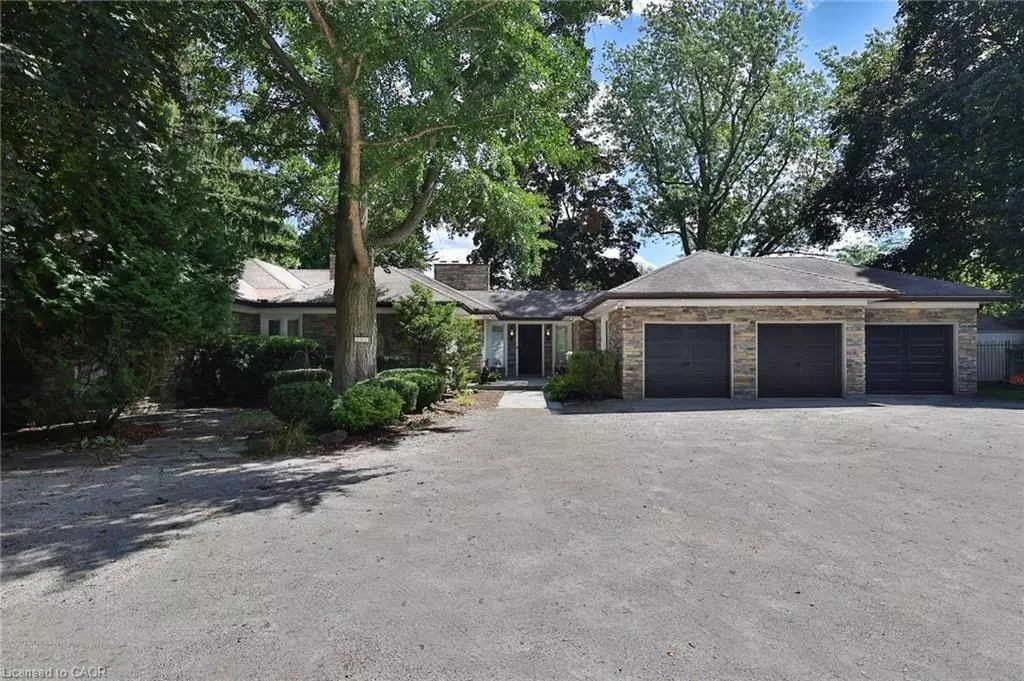 Waterdown, ON L0R 2H0,24 School Street