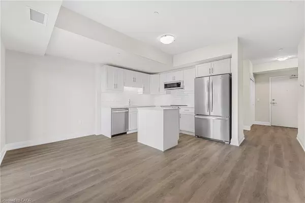 Fonthill, ON L0E 1E1,118 Summersides Boulevard #114