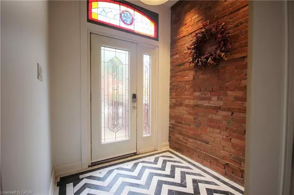 Hamilton, ON L8N 2X8,143 Grant Avenue #1