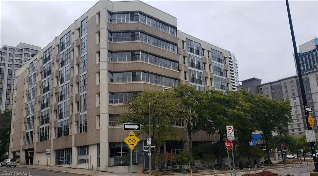 Hamilton, ON L8P 4Z6,66 Bay Street S #PH4