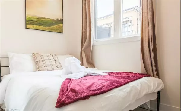 Richmond Hill, ON L4E 4H1,12868 Yonge Street #5